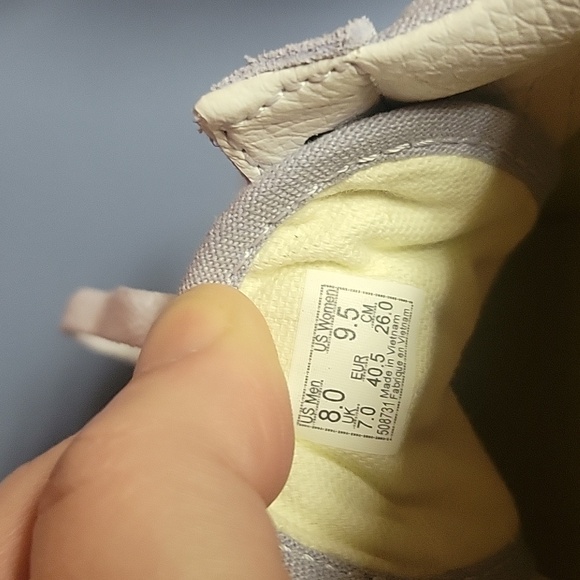 NWOT gray Unisex old skool Vans skater sneaker. These are gray with suede toe. - Picture 4 of 8